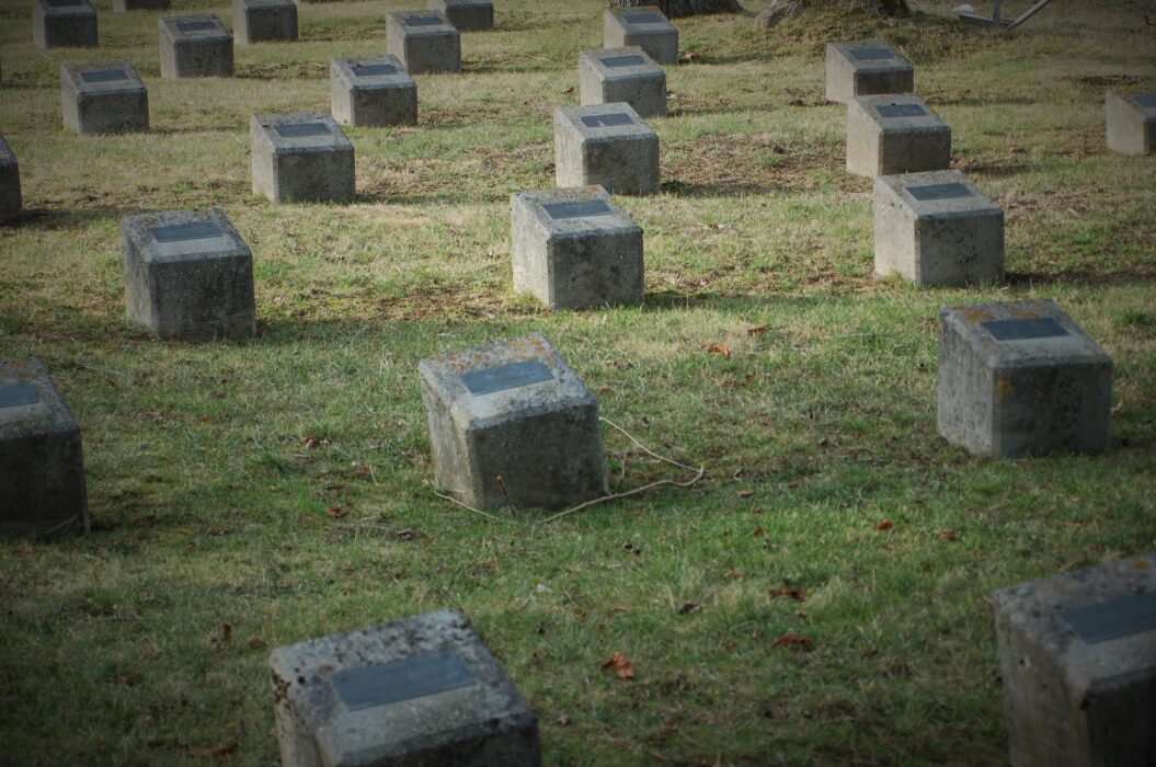 Vojaško pokopališče v Postojni / Military Cemetery Postojna
